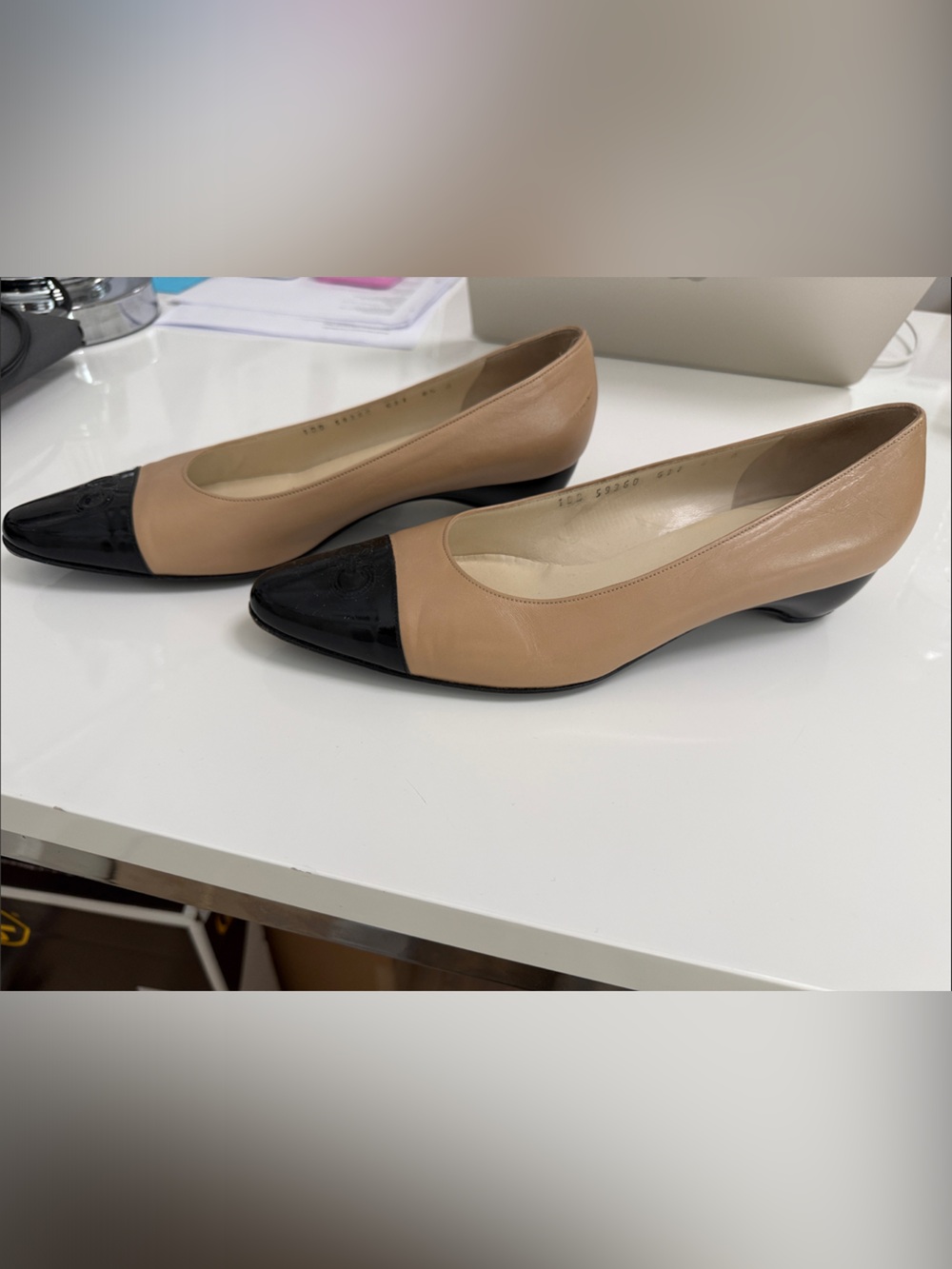 Salvatore Ferragamo Two-Tone Beige Leather Flats with Black Cap Toe size 8.5 B